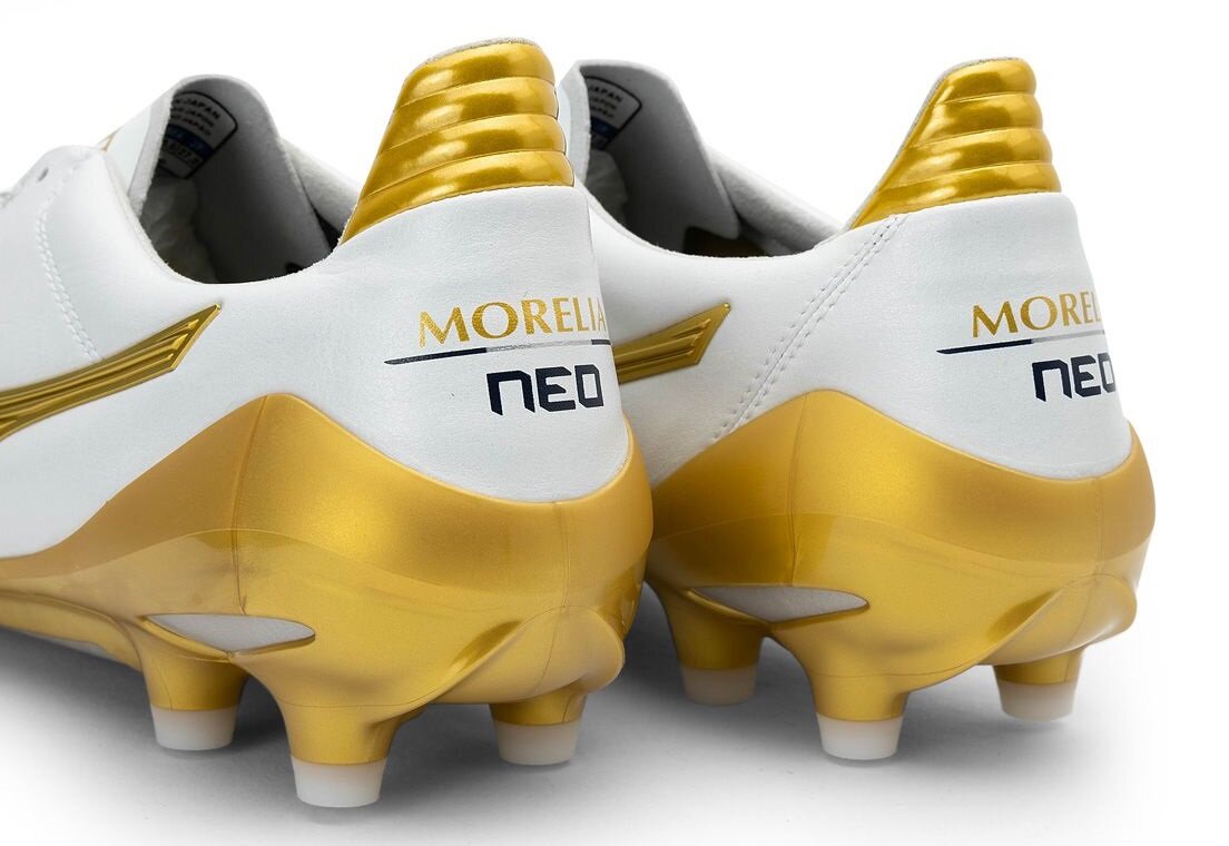 ミズノ モレリア2 & モレリアネオ2に白金の超限定カラーが登場