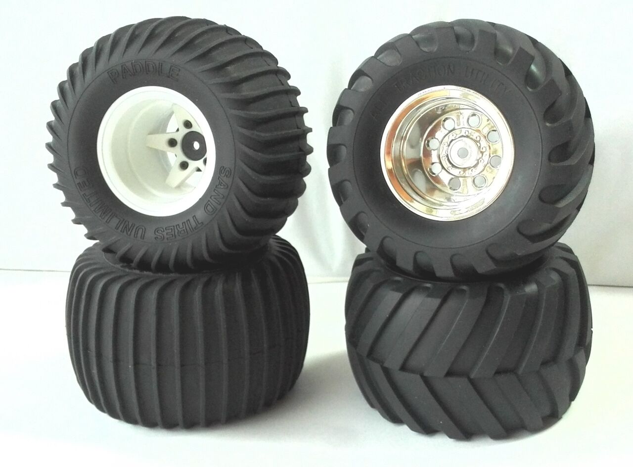 タミヤ の タイヤ と比較 ワイルドウイリー2 パドル タイヤ 模型