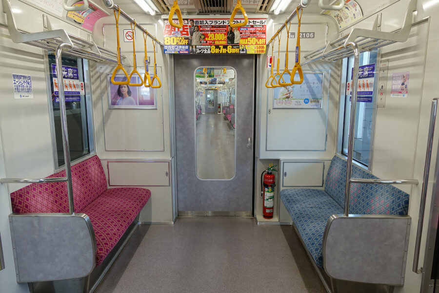 先進的な車内広告表示器を装備 埼玉高速鉄道2000系 : daijiroの放浪旅