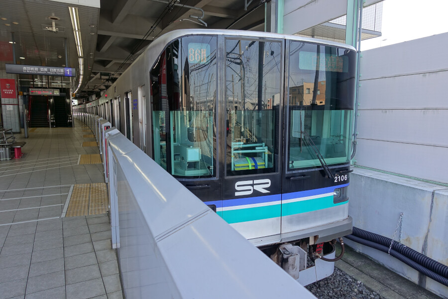 先進的な車内広告表示器を装備 埼玉高速鉄道2000系 : daijiroの放浪旅
