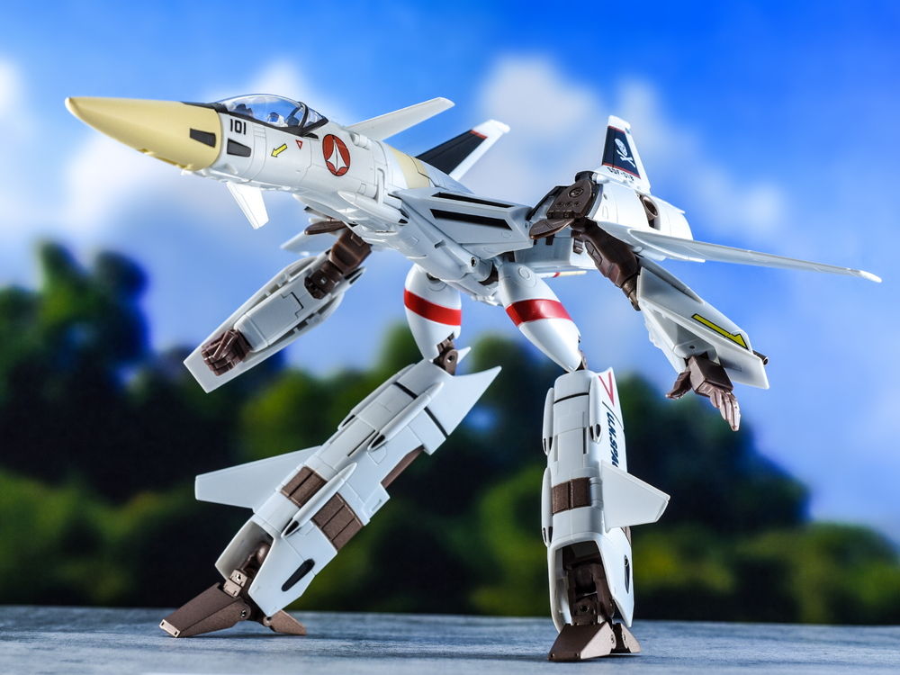 新時代の幕開けを告げるVF― 3/23店頭発売「HI-METAL R VF-4