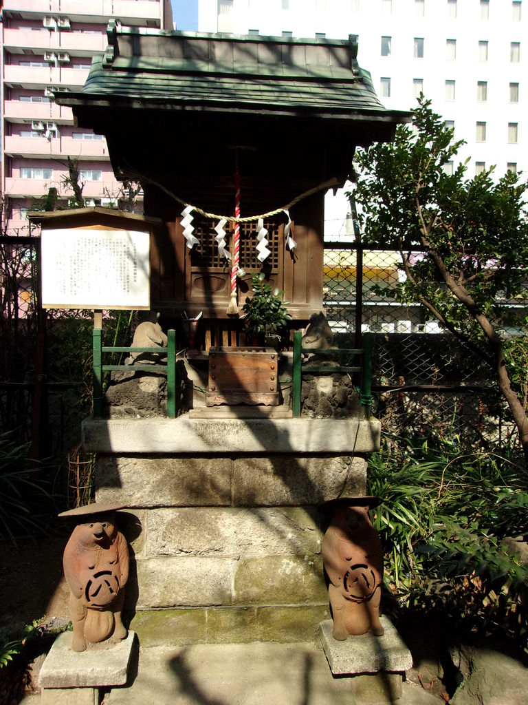 東京都千代田区 柳森神社 福寿神 おたぬきさん : 狸旅記録 ～たぬたび～