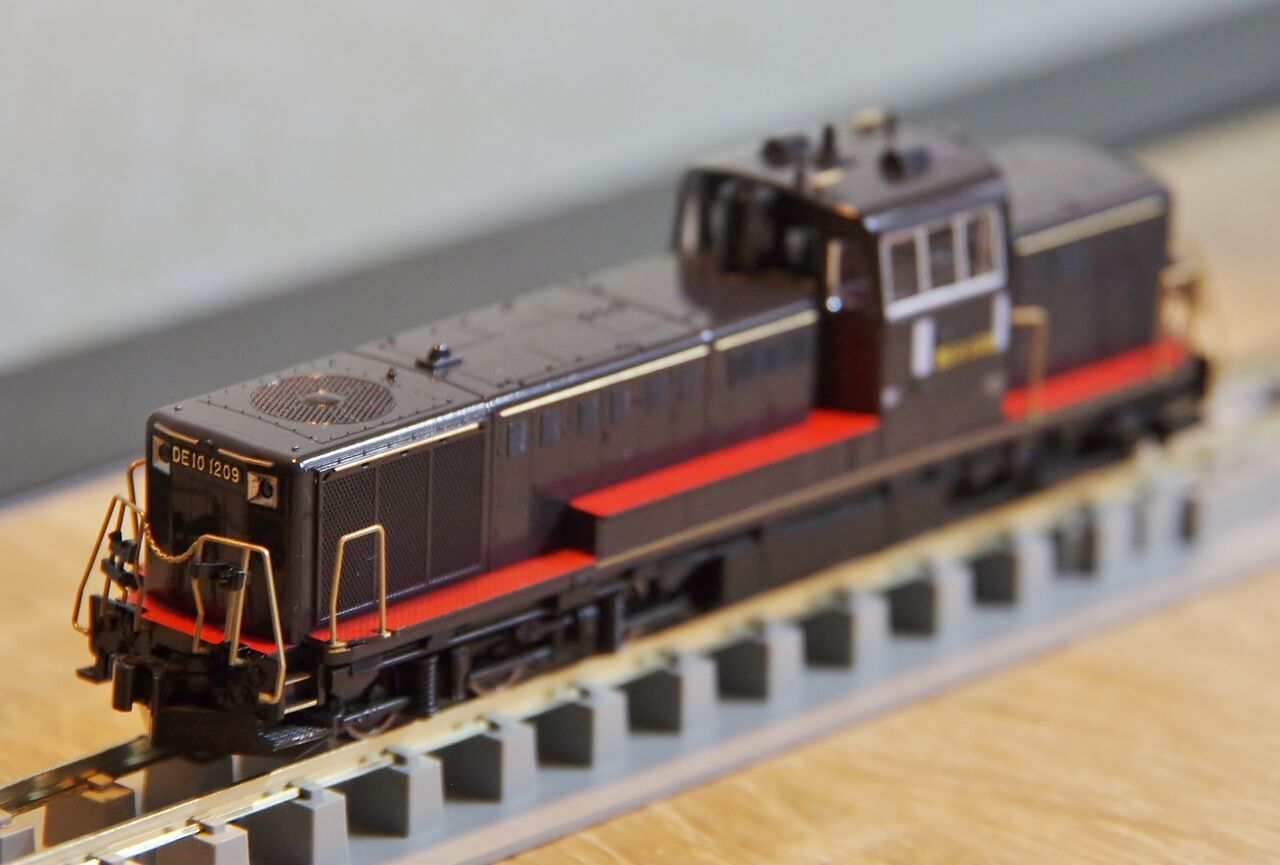 KATO DE10 JR九州仕様 入線！ - れいるのおと