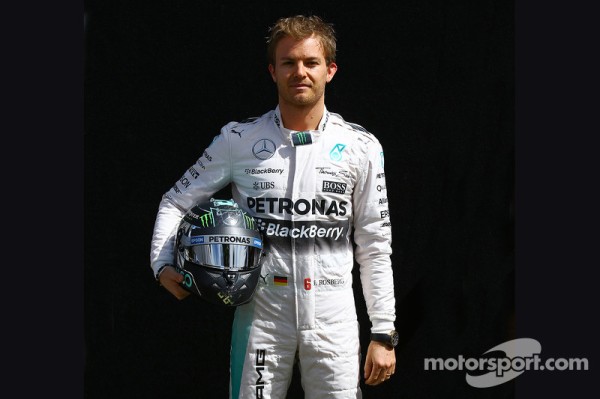 ニコ・ロズベルグ（メルセデス）： F1レーシングスーツとヘルメット