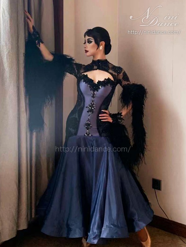 A015ドレスの装飾にボリューミーなオーストリッチ羽根DIY : 社交ダンス