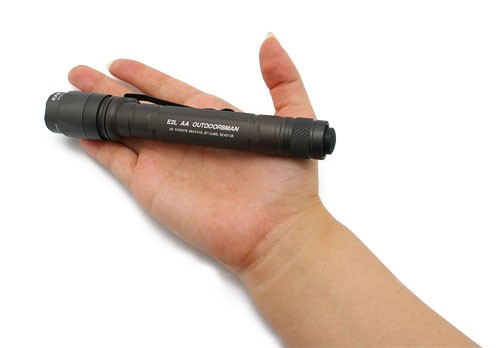 SUREFIRE E2L AA 単三電池使用のシュアファイアー！ : アカリセンター