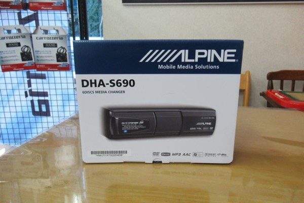 ゼロクラウン：ALPINEマルチメディアチェンジャーを取付けました