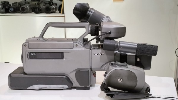 1996/平成8/SONY/DCR-VX9000/DV/VX1000ベースの肩乗せ機/DVフルサイズ