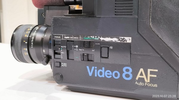 1985/昭和60/SONY/CCD-V8AF/初代8ミリビデオカメラCCD-V8のAF追加版