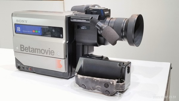 1983/昭和58/SONY/BMC-100/ベータムービー1号機/世界初の一体型ビデオ