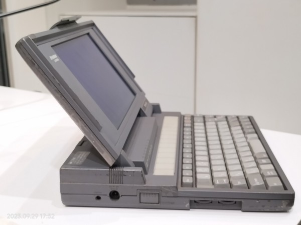 1989/平成1/TOSHIBA/DynaBook/J-3100SS 001モデル/初代ダイナブック
