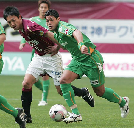 ブラジル代表フッキ ミズノとの契約が終了しコンケーブと契約