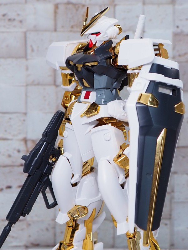 1/100 ガンダムアストレイ ゴールドフレーム（ゴールドメッキ