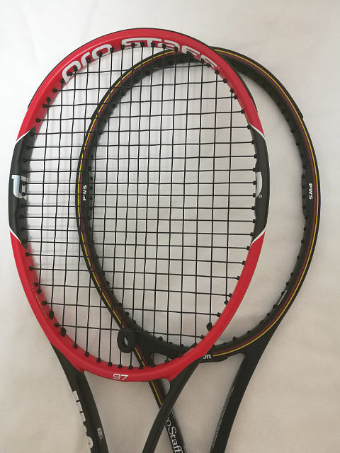 ラケットへのこだわり オリジナルカラーのPRO STAFF 6.0 85インチを