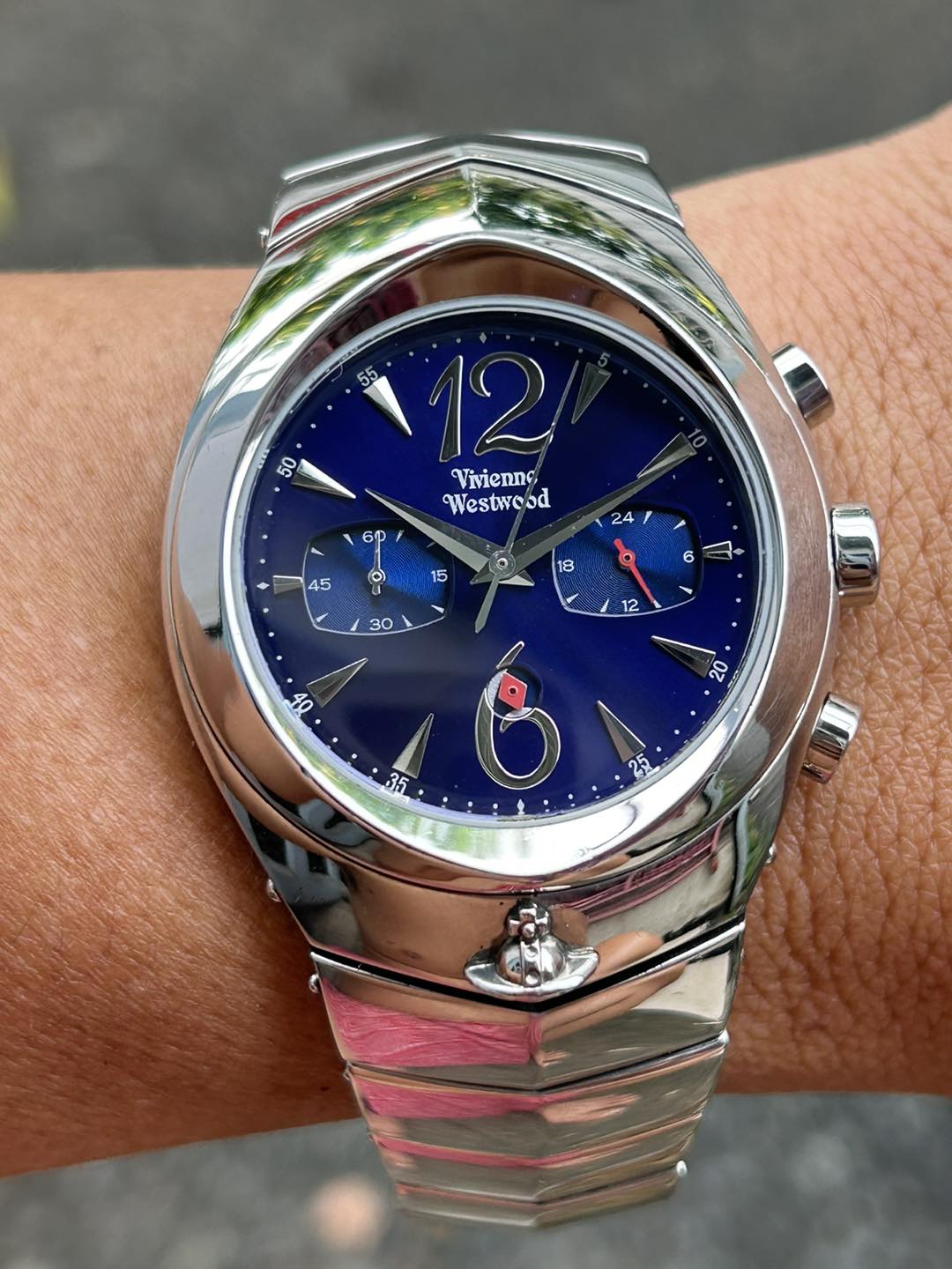 Vivienne Westwood Quartz Chronograph VW-2048 Watch / case no.E8897