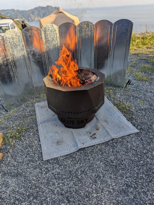おすすめの二次燃焼焚き火台】BLUE SKY Outdoor Livingポータブル