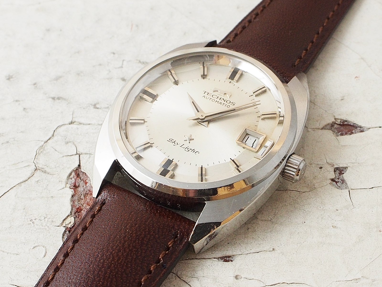 TECHNOS SKY-LIGHT | L o'clock