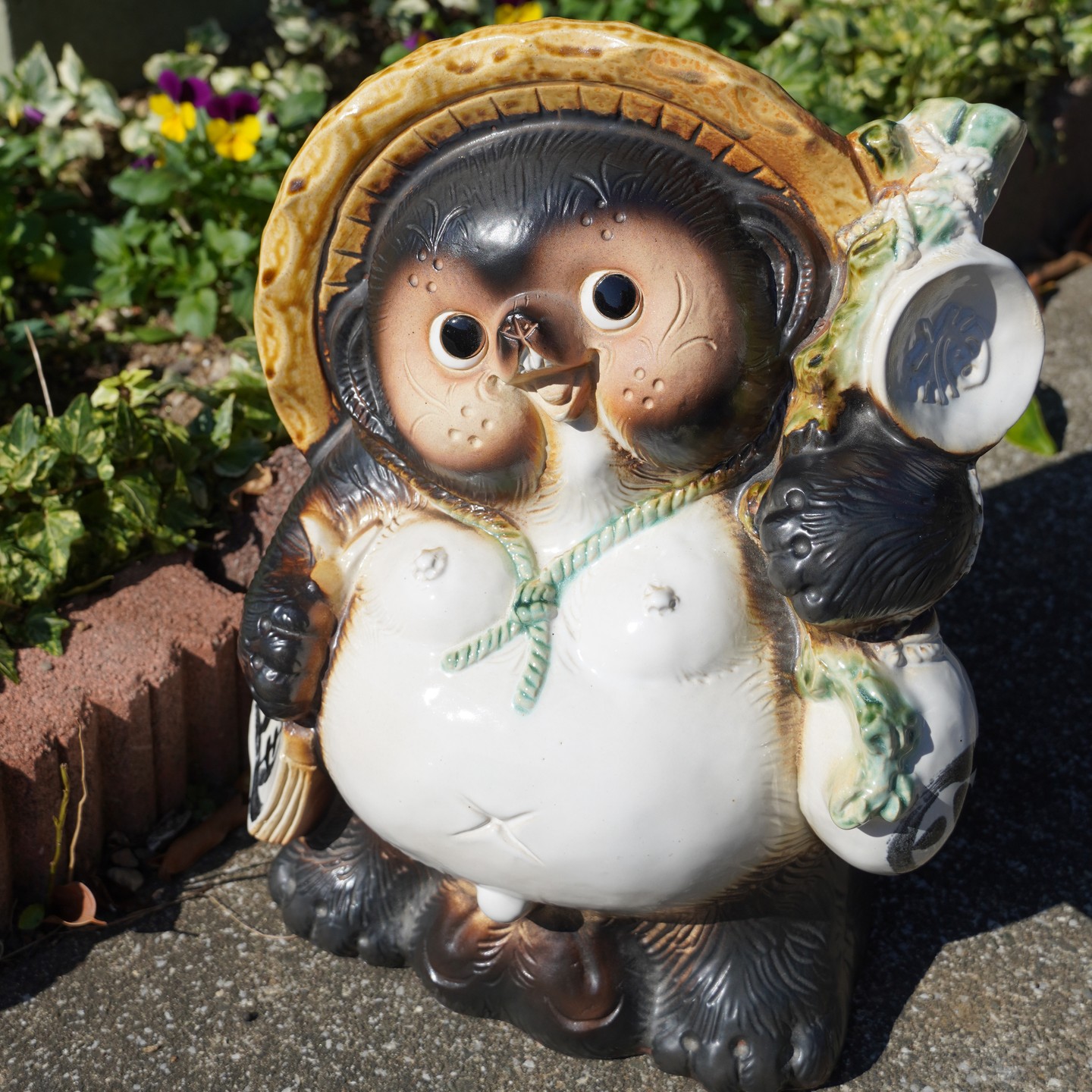 信楽焼（しがらきやき）とは？その魅力と歴史を探る - REFINeD亭