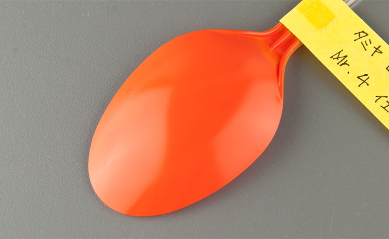 タミヤから新たに発売された瓶入りラッカー塗料の使用感をレビューして