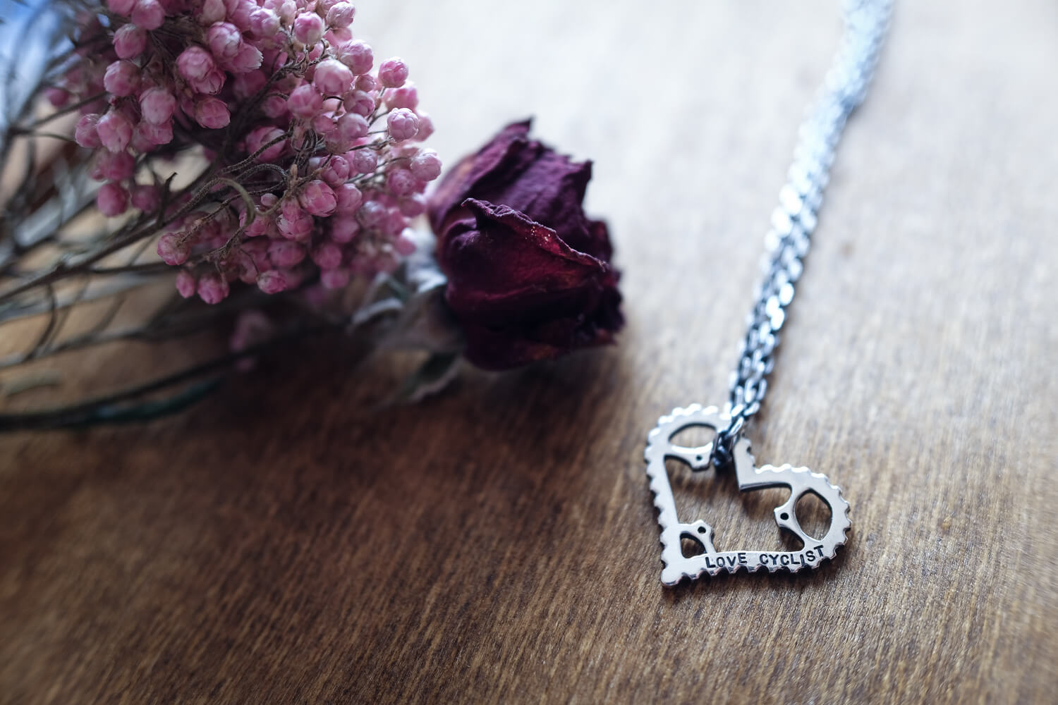 ロードバイク乗りのために。鈴木荘のシルバーアクセサリ - LOVE