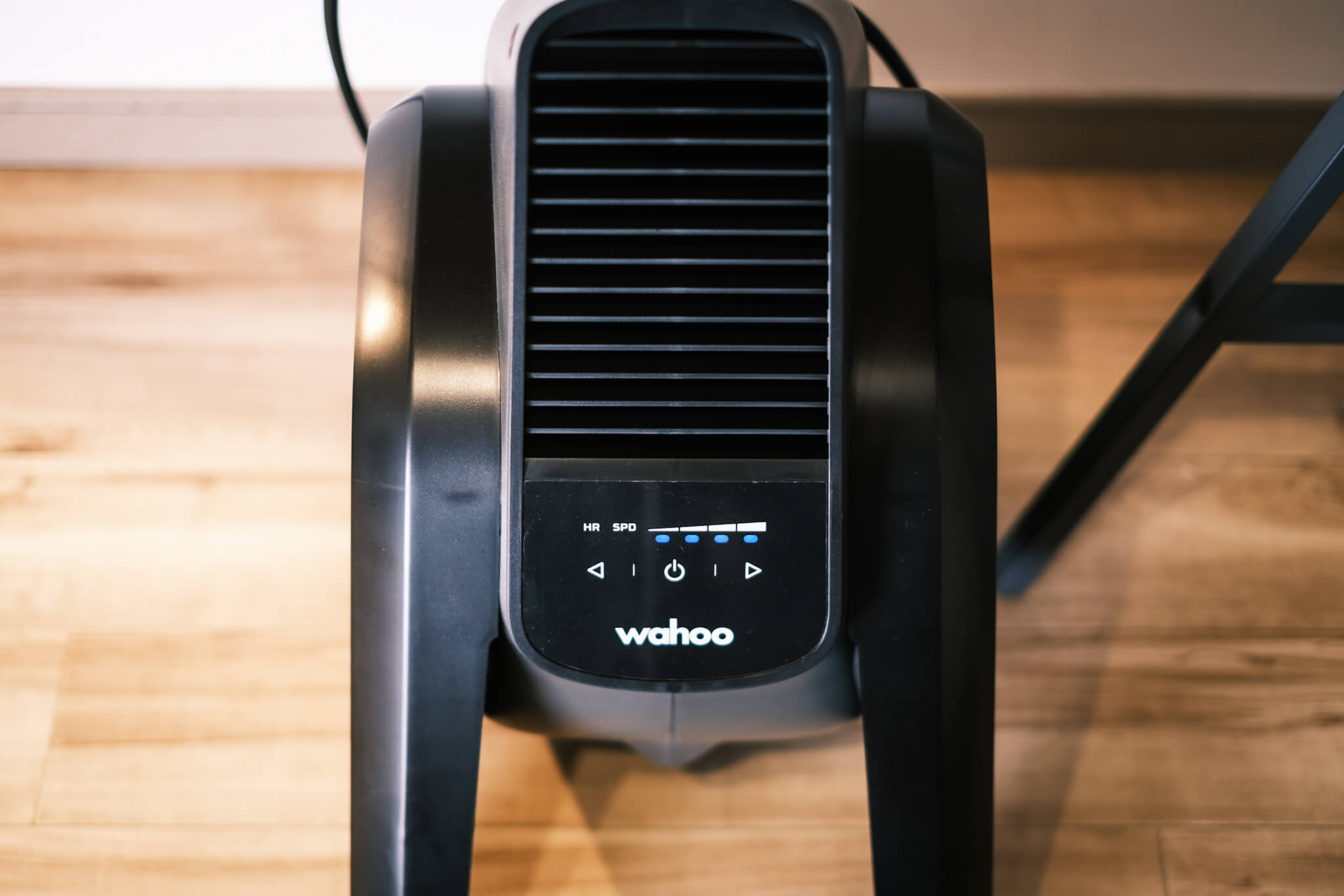 疾風のラグジュアリー扇風機。 Wahoo「KICKR HEADWIND」レビュー