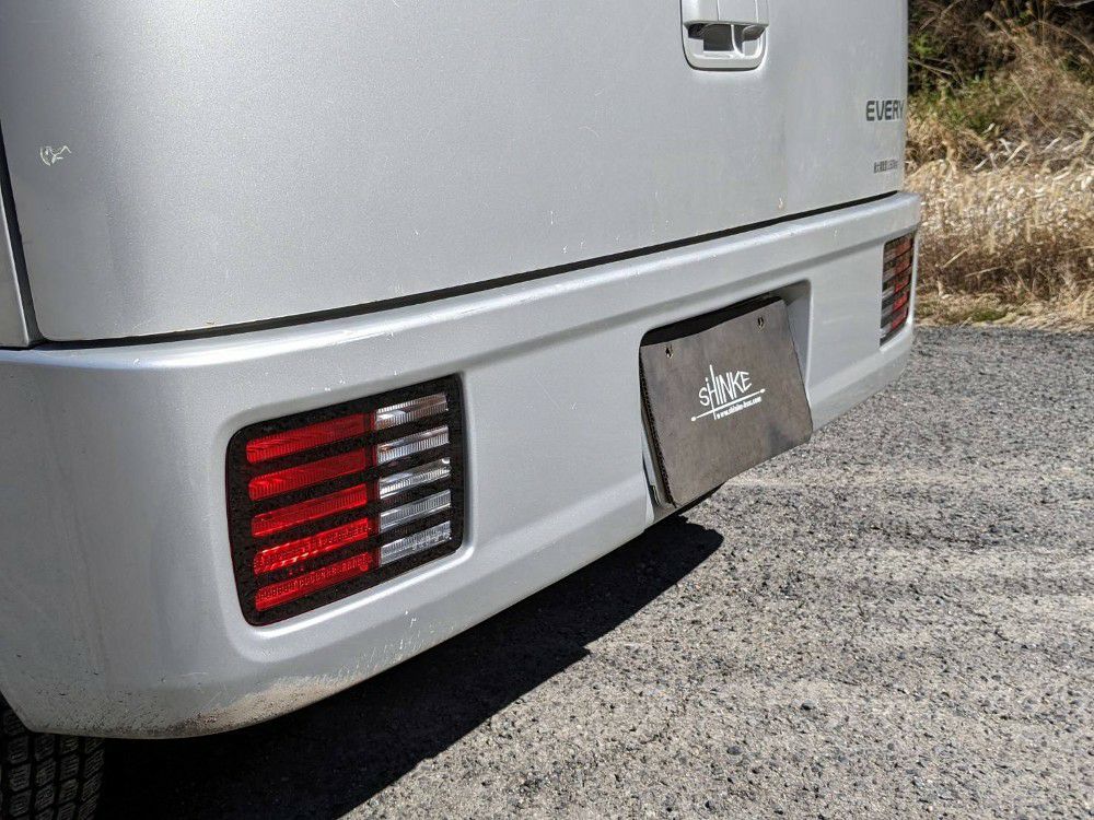 SHINKE】エブリイ用ブラックスモークテールレンズカバー DA17V 64V系用