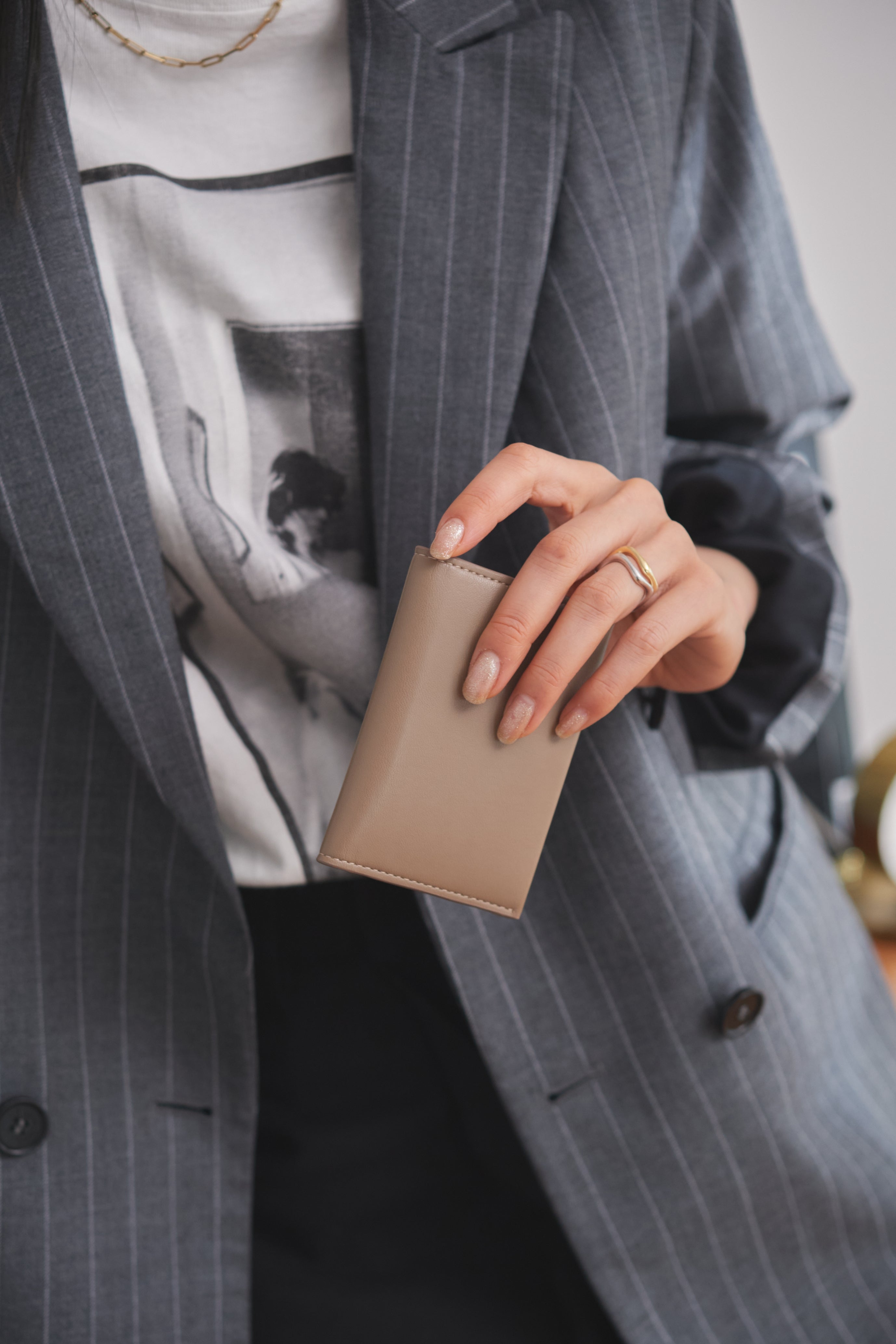 アップルレザー製カードケース「AppleHalf-moon Card Case」 | LOVST