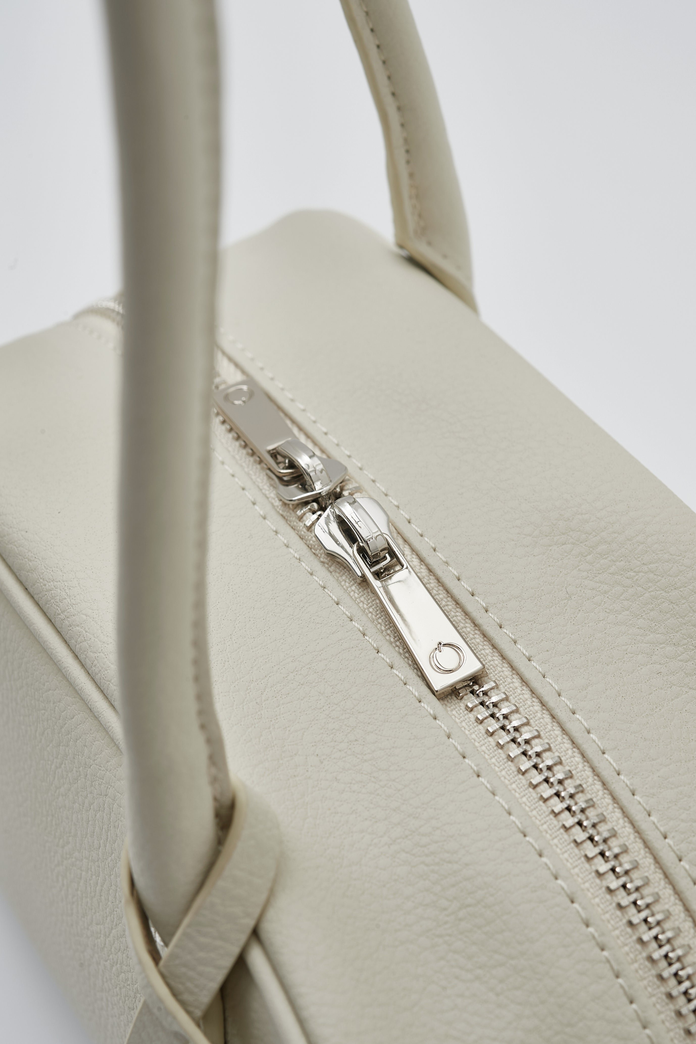 国産アップルレザー製「Apple Half-moon Boston Bag」| LOVST TOKYO