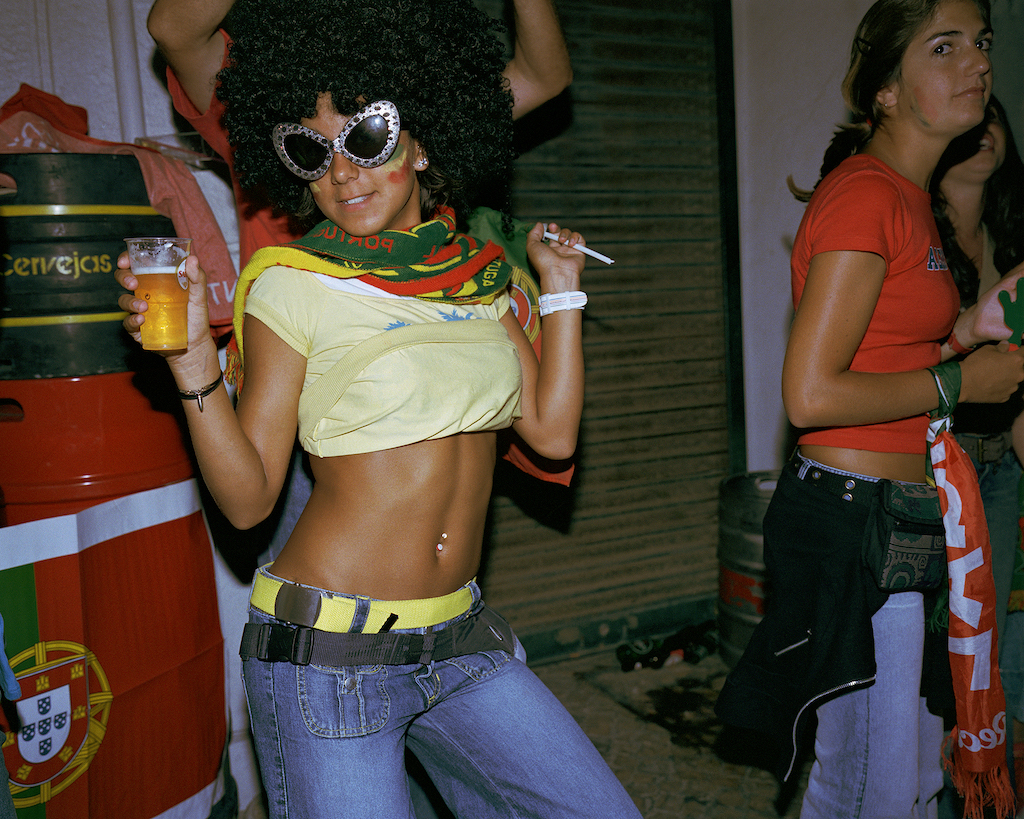 Portugal fans fired up | EURO 2004 - Lower Block