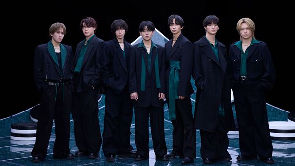 ゆず初のオンラインツアー告知ポスター公開 横浜エリア4駅5ヶ所に の