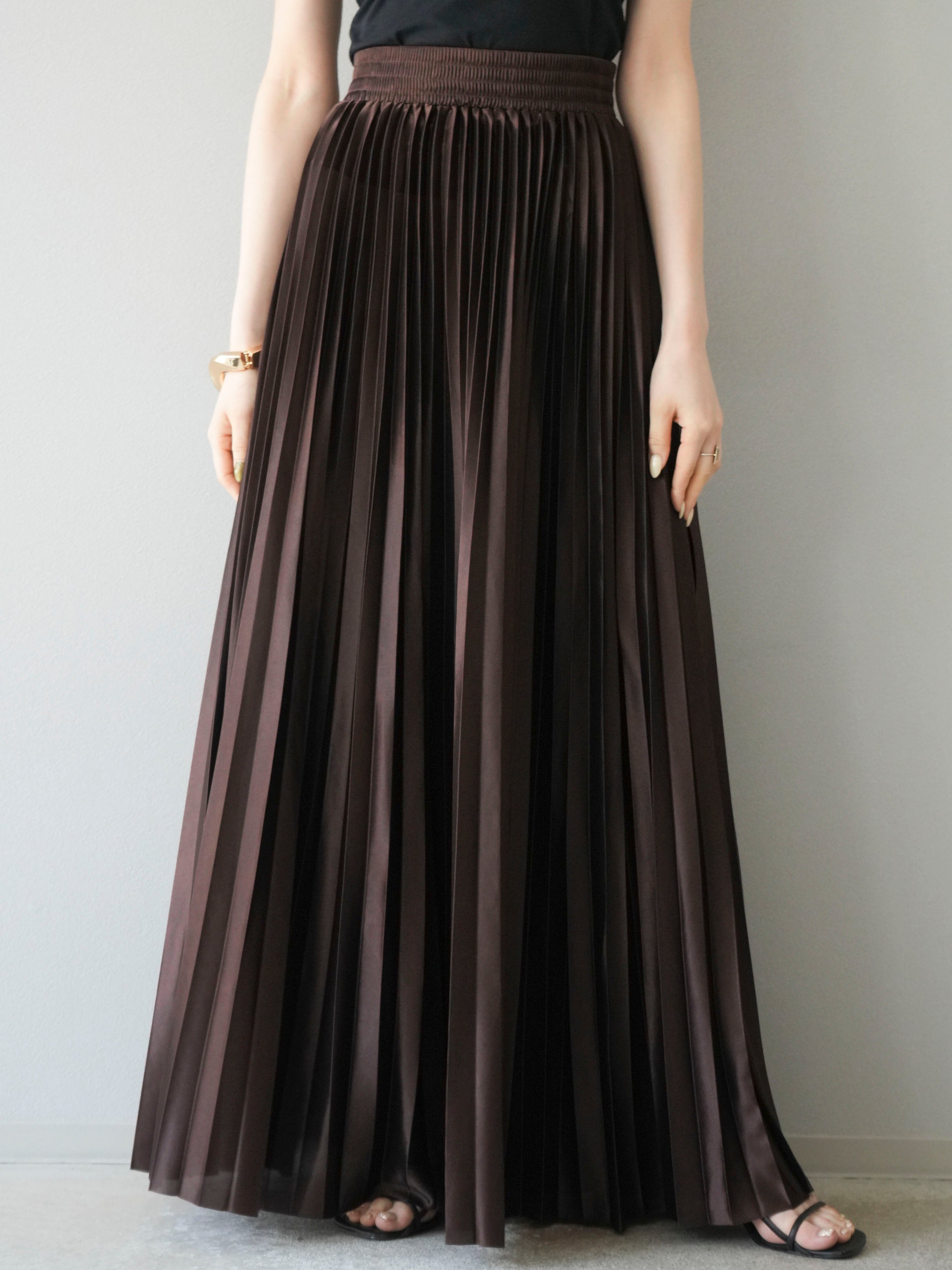 予約]サテンプリーツマキシスカート/ブラウン – Lumier