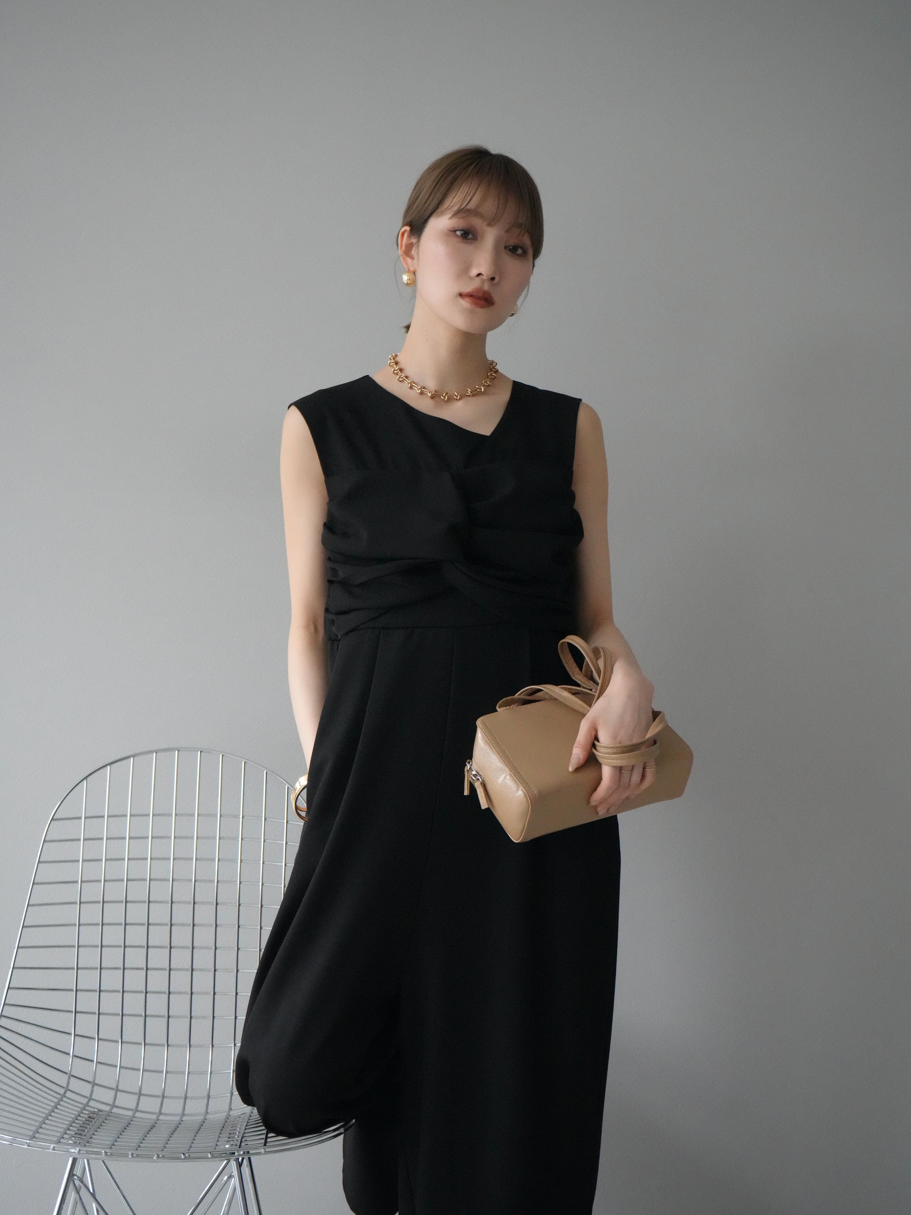 予約]ツイストアシンメトリーオールインワン/ブラック – Lumier