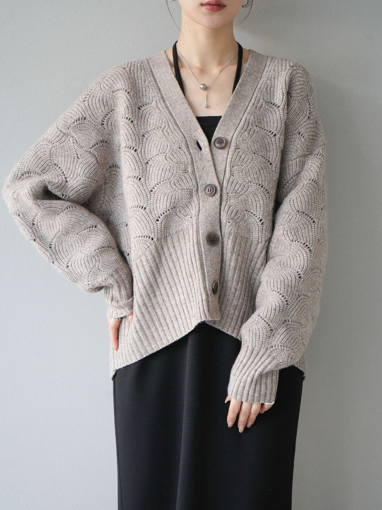 予約]ウェーブ編みVネックニットカーディガン/グレージュ – Lumier
