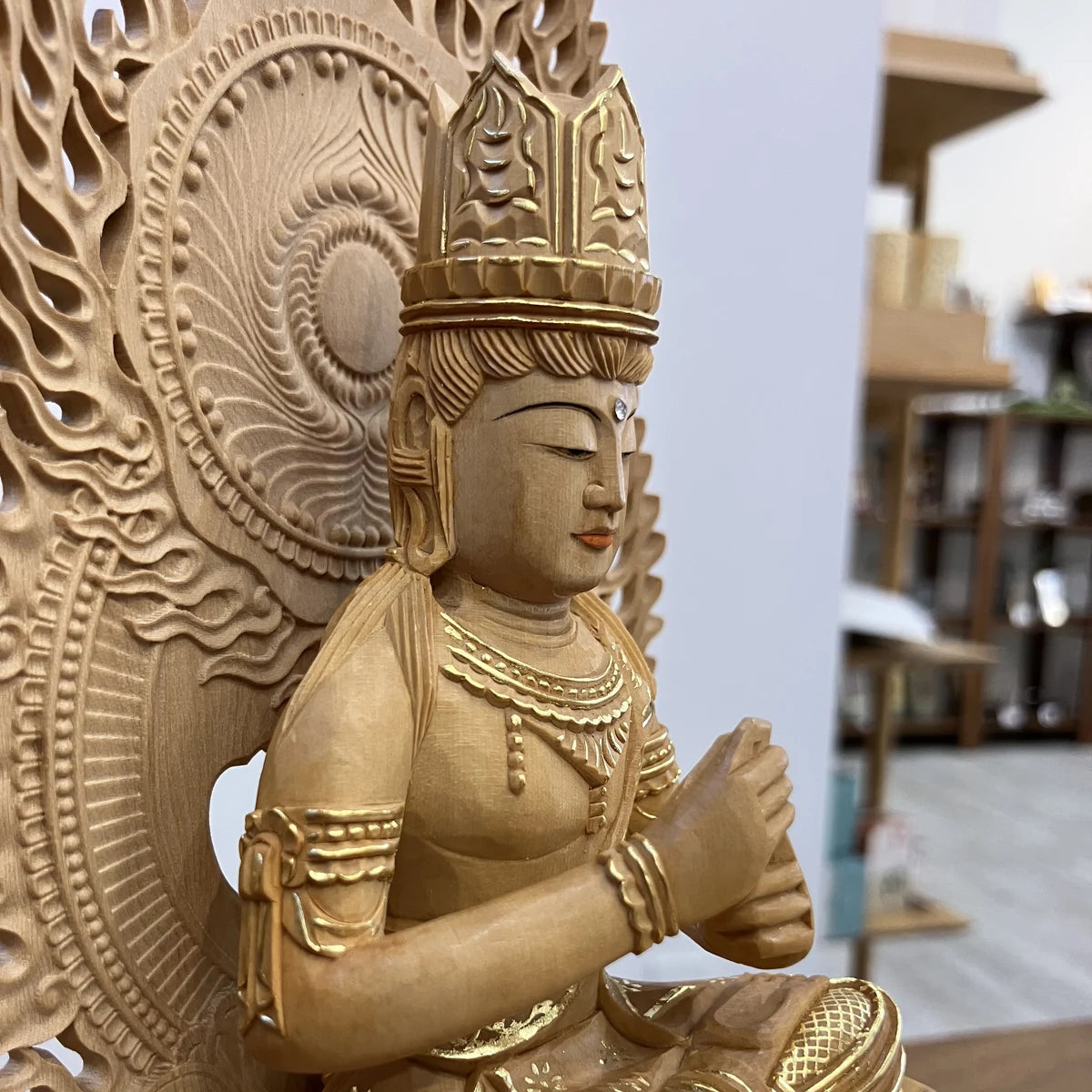 アウトレット】本柘植仏像 上彫り 六角台座 大日如来 2.5寸 2重火炎