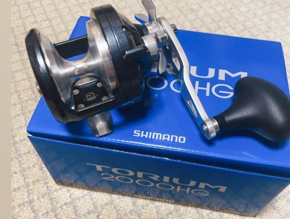 シマノ]トリウムをインプレ！カスタムは？左ハンドルがない？｜ルアー