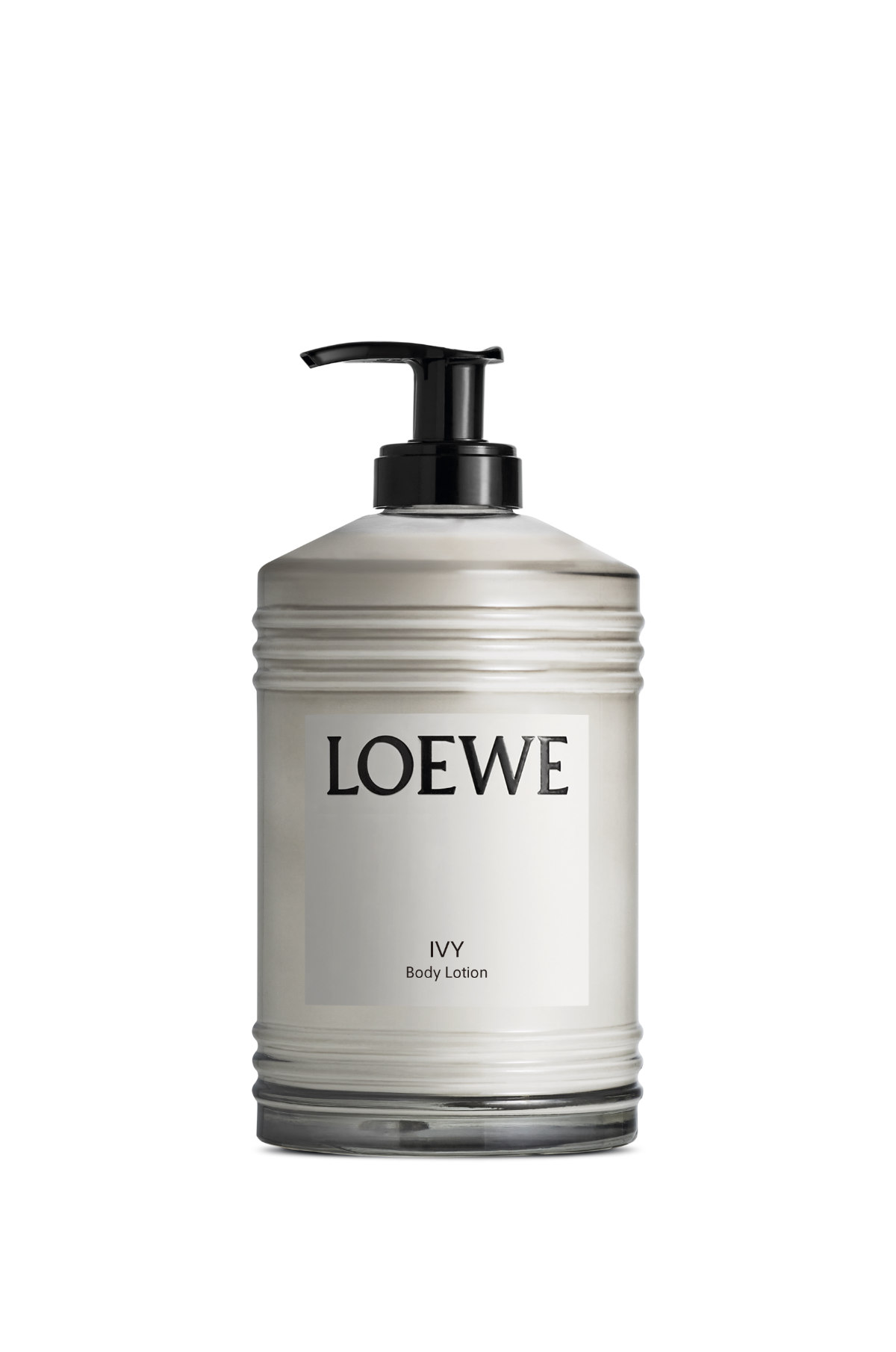 Ivy Joins The LOEWE Home Scents Bath And Body Line - Luxferity