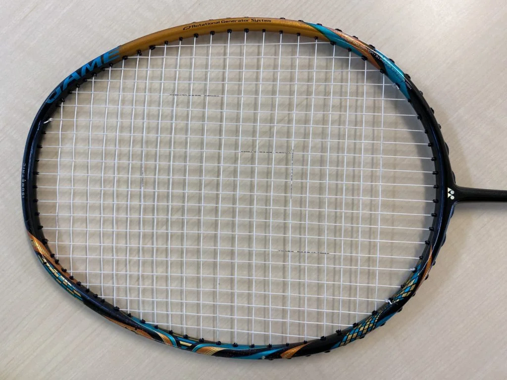 実打レビュー】コスパ◎『アストロクス88D GAME』バドミントンラケット