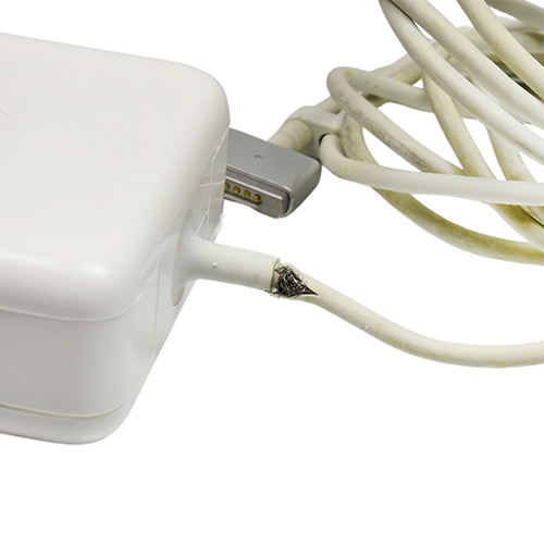 久しぶりに使おうとしたらMacBookの電源がつかない時の対処法6選