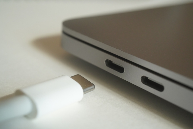 久しぶりに使おうとしたらMacBookの電源がつかない時の対処法6選