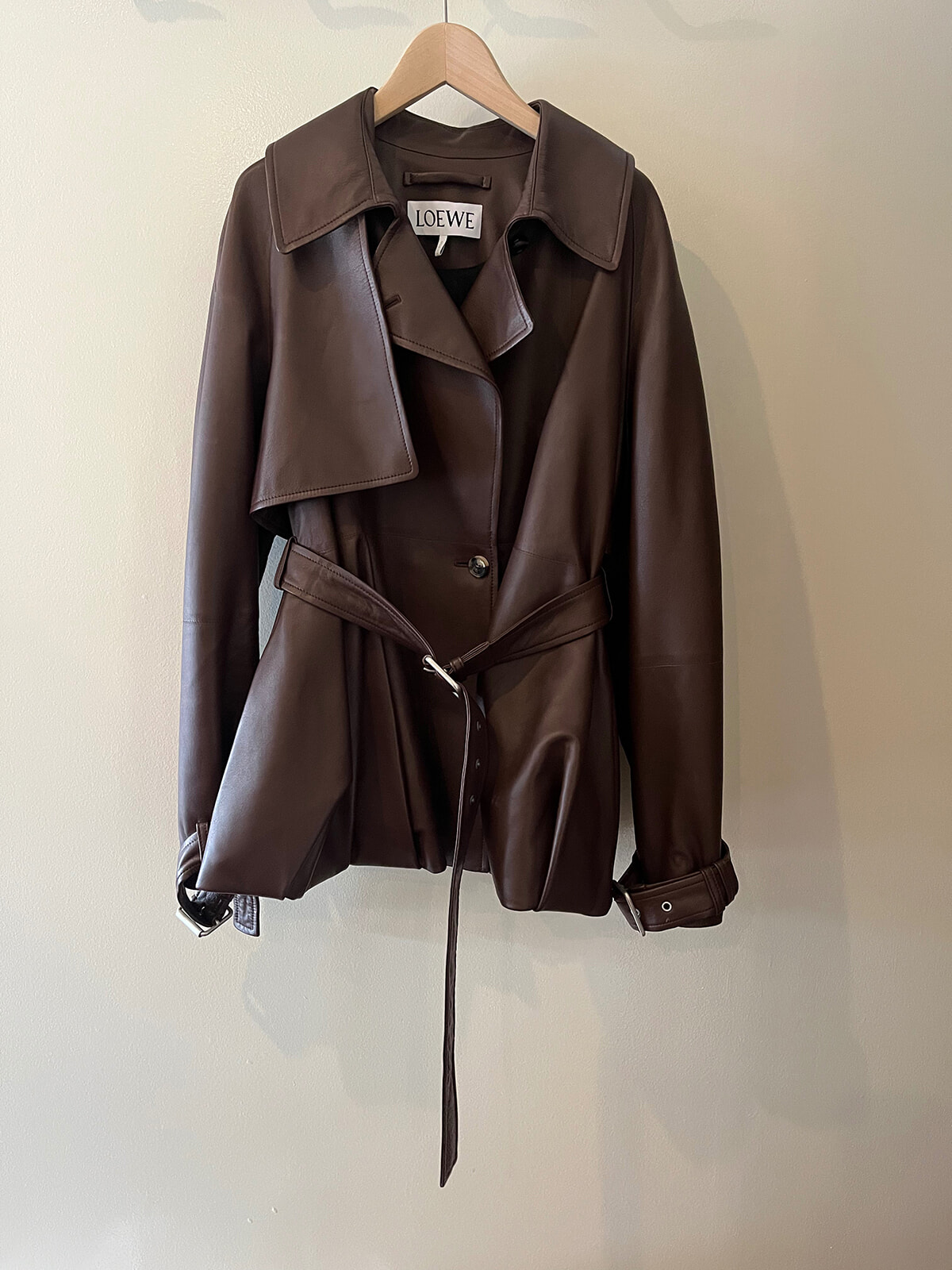 経年変化を楽しみたい、一生もののロエベのレザージャケット。｜編集