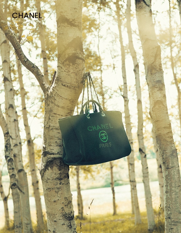 秋の森をテーマにしたシャネルの、温もりバッグ。｜Fashion