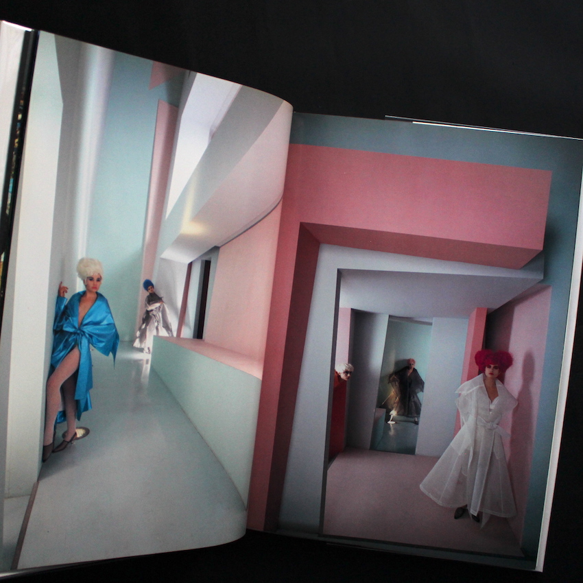 Tokyo 未来世紀（Signed） - 篠山 紀信 / Kishin Shinoyama