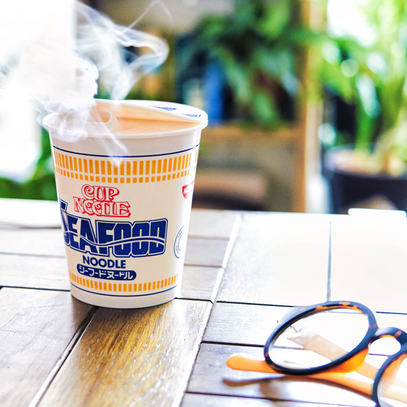 なんか香ってきそう（笑） カップヌードルそっくりな加湿器が新発売