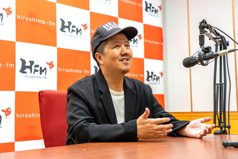 9ジラジ」DJ大窪シゲキさん｜「ただいま」「おかえり」と言い合える