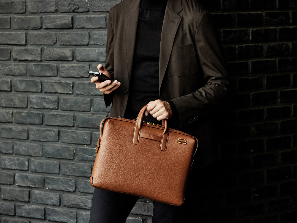 名門ダンヒルの伝統が息づく「1893ハーネス コレクション」｜THE