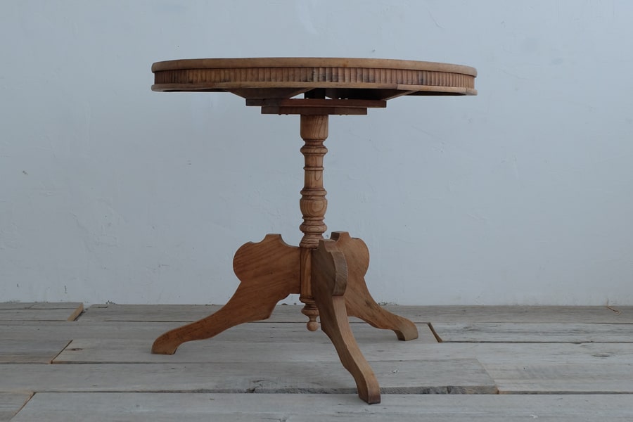 アンティークのろくろ脚のラウンドテーブルの通販 | ライフスタイル