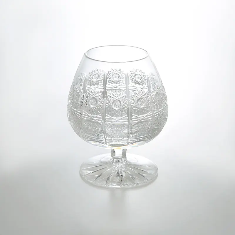 ボヘミアガラスの美しさの理由｜製造工程・歴史・インテリア活用術