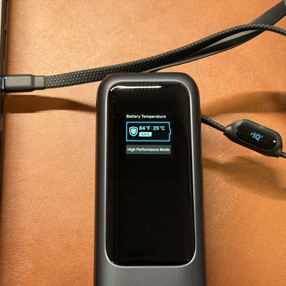 Anker Power Bank (25000mAh, Built-In & 巻取り式USB-Cケーブル)を