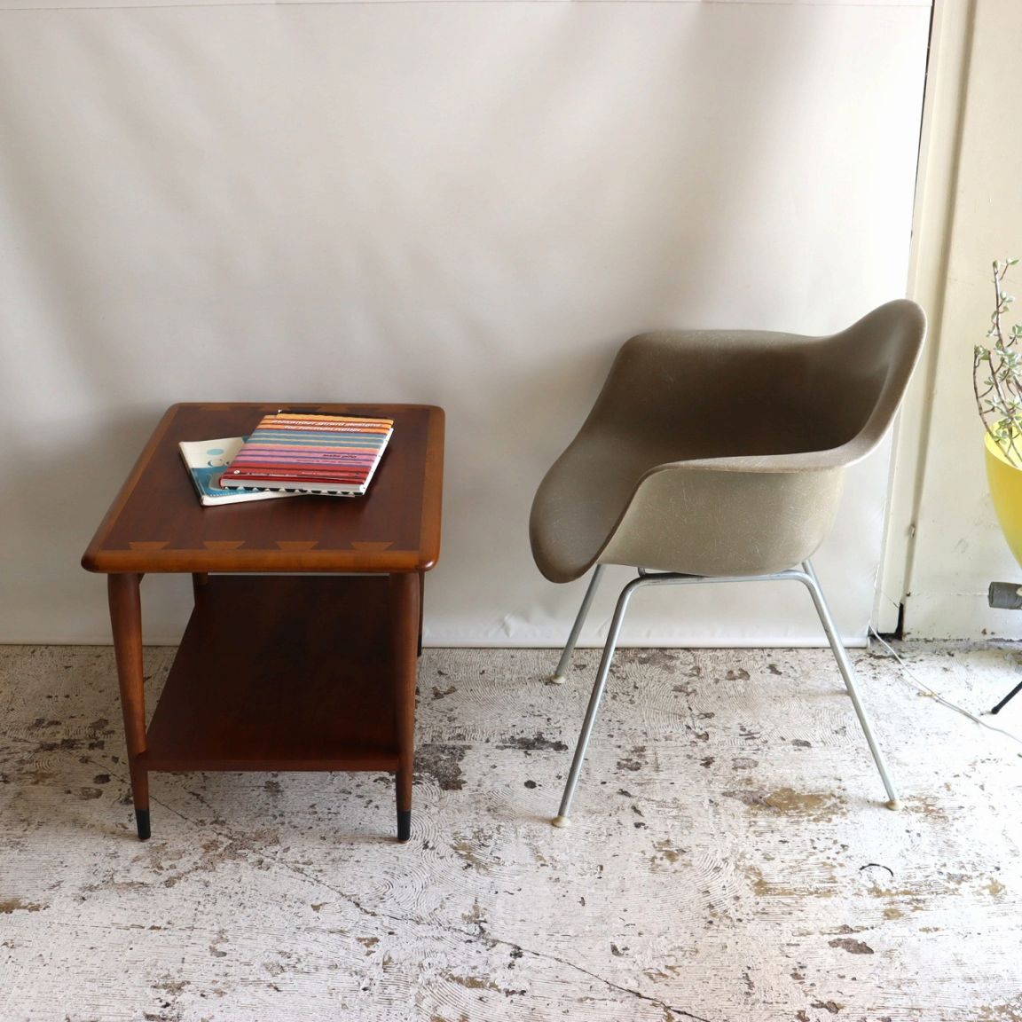 ハーマンミラー社製アームシェルチェア(ローアンバーFRP) | イームズ