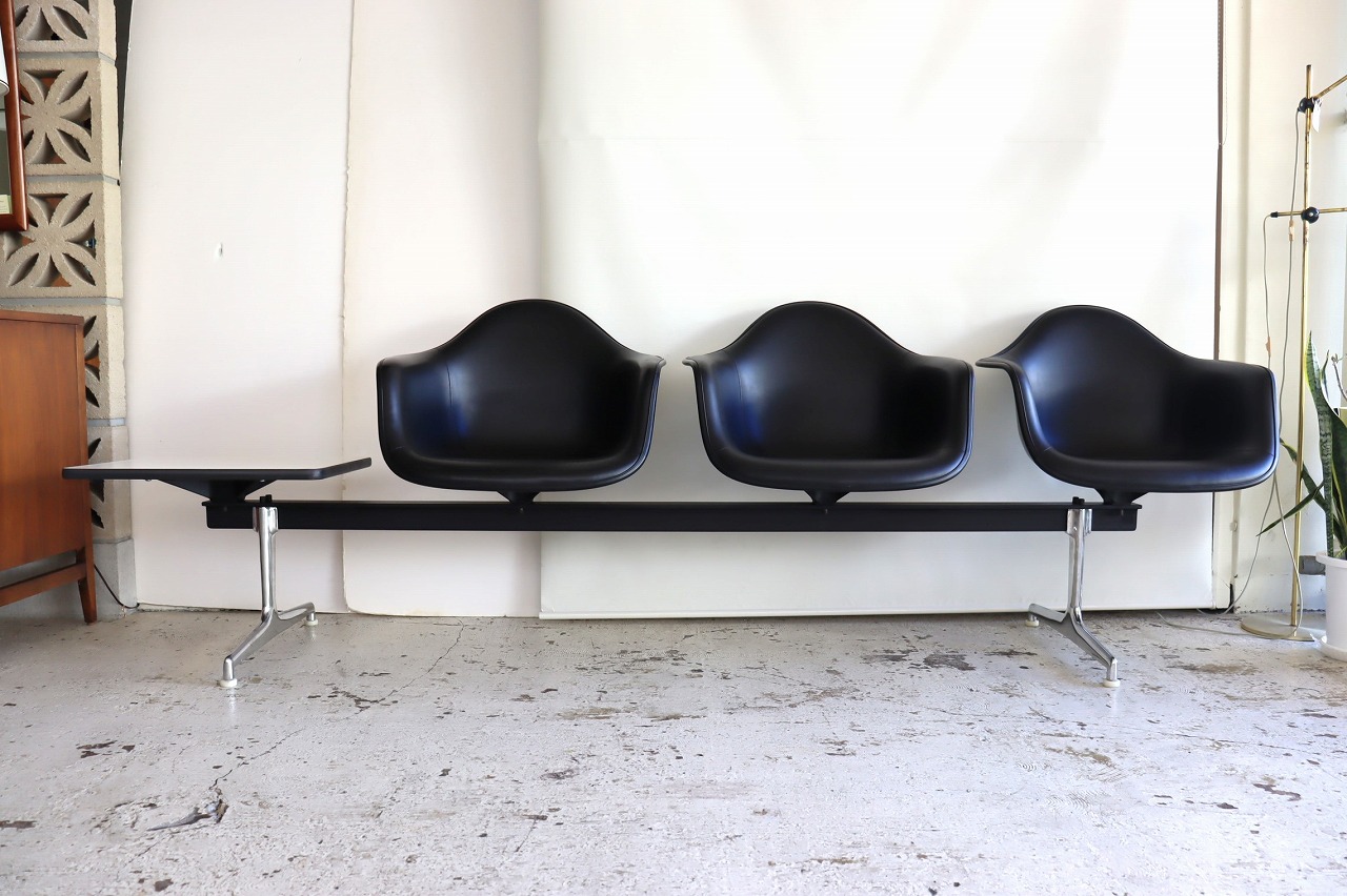 ハーマンミラー製タンデムベース+3シート&テーブル | イームズチェア